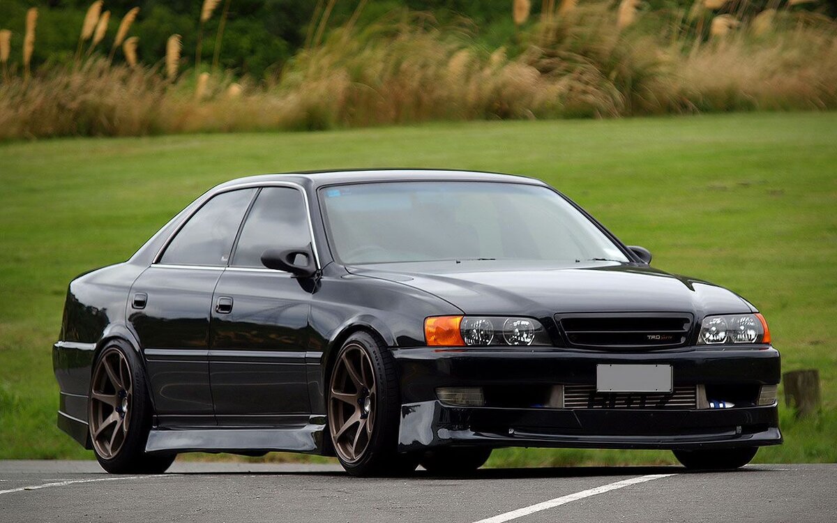                     TOYOTA CHASER в 100-м кузове