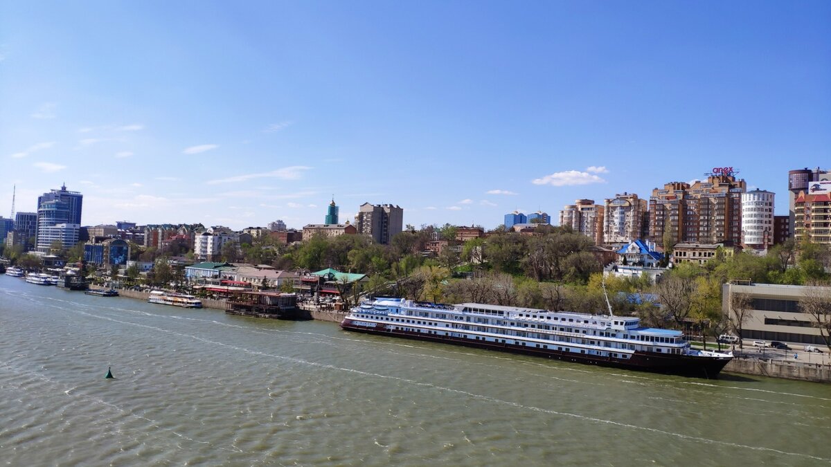     Половина навигационного периода осталась позади.