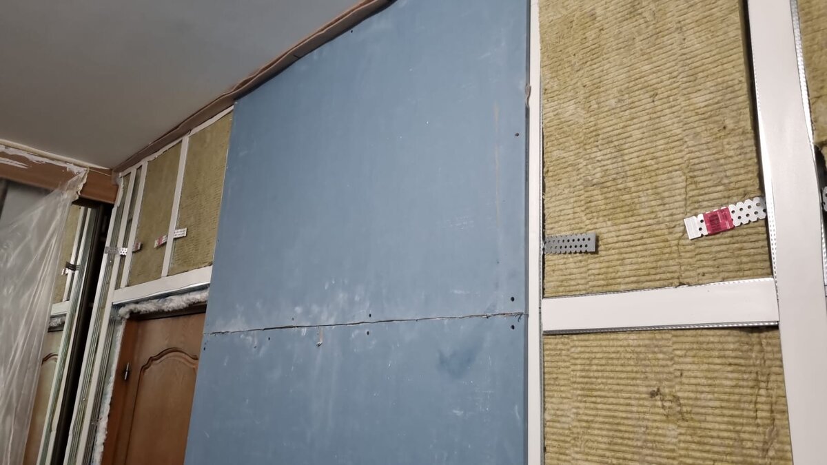 Каркасная система звукоизоляции стены.