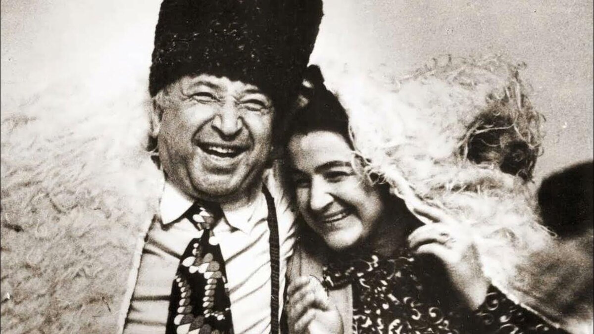 Расул Гамзатов и его жена Патимат. Фото с сайта maxresdefault