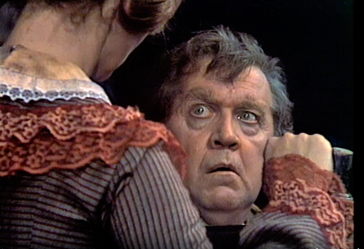 Кадр из телеспектакля "Степной король Лир" (1976)