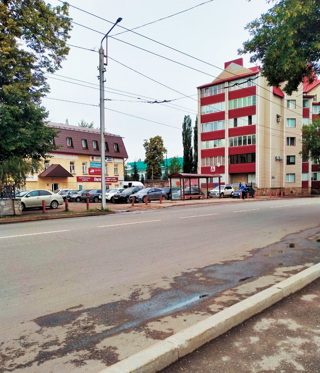 У нас плюс 13. Люди достали куртки