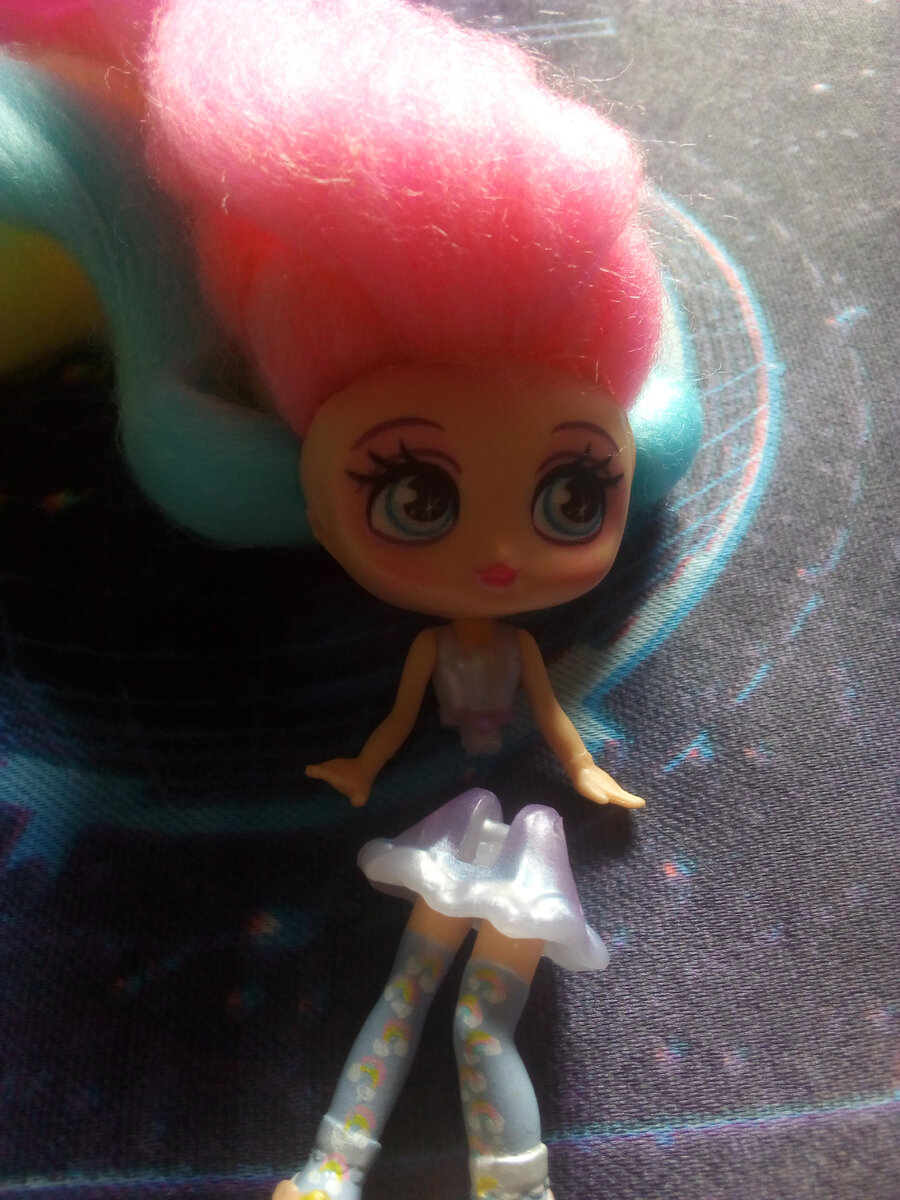 Честно, я с ней почти ничего не делала! А только любовалась, а она разломалась на две половинки! 😥  Хрупкой весьма оказалась. Выбросить жалко, а сделать с ней что-нибудь руки не доходят. Эх, лень...