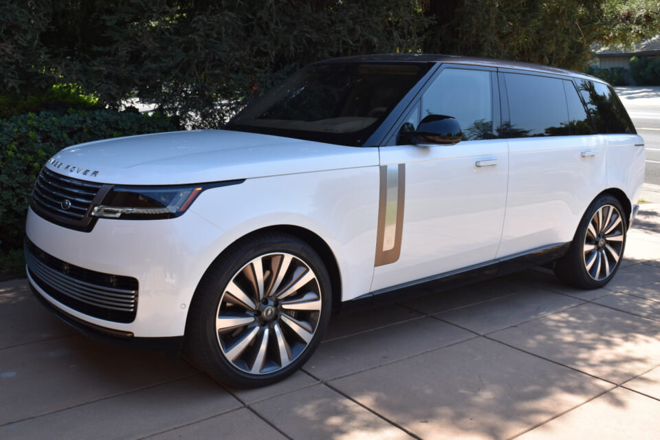 Range Rover SV LWB 2022 года