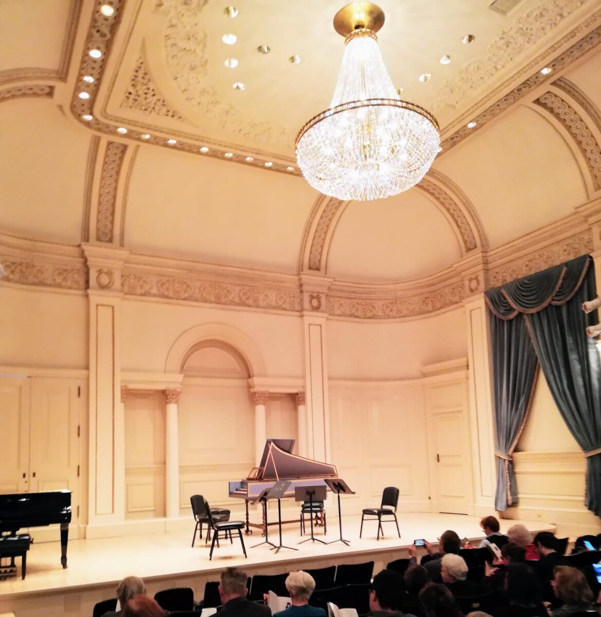 БЕЛЫЙ ЗАЛ КАРНЕГИ ХОЛЛ