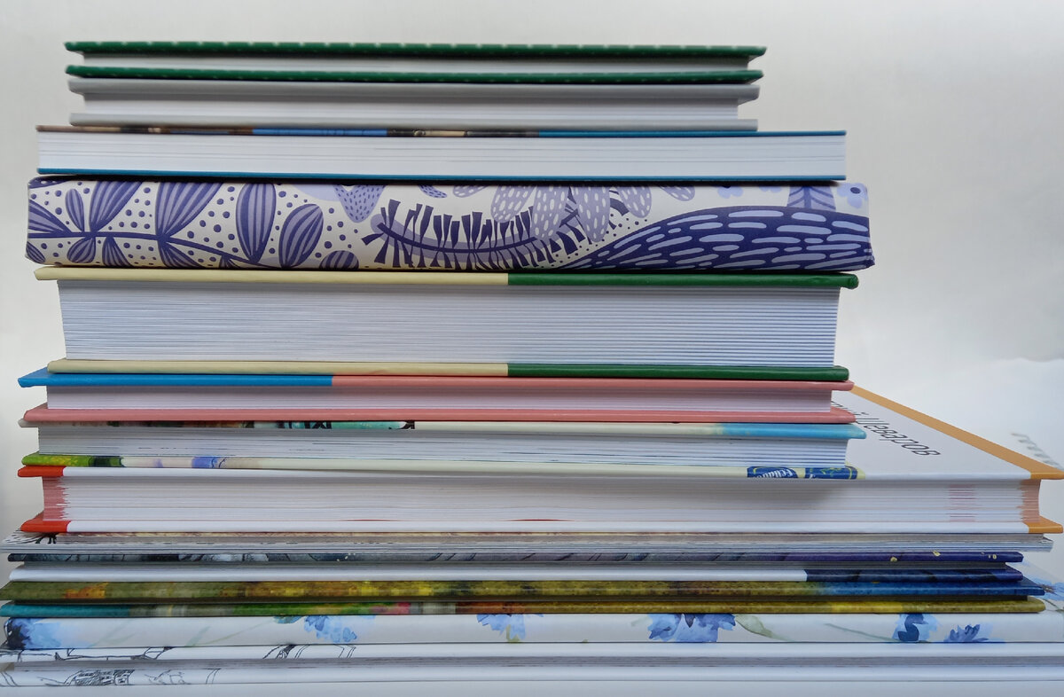 Еле-еле собрала уже разбежавшиеся по дому книги!