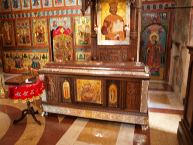 Саркофаг Лазаря в монастыре Раваница.