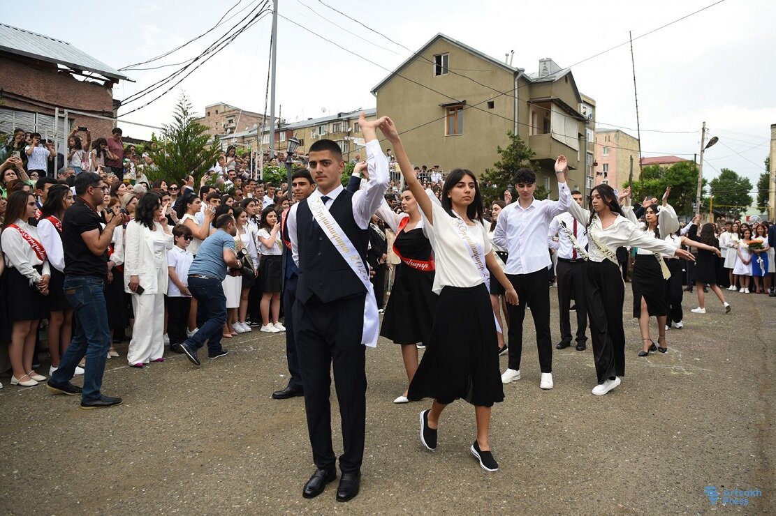 Душераздирающий «Последний звонок» в блокадном Нагорном Карабахе (Арцахе). Фоторепортаж