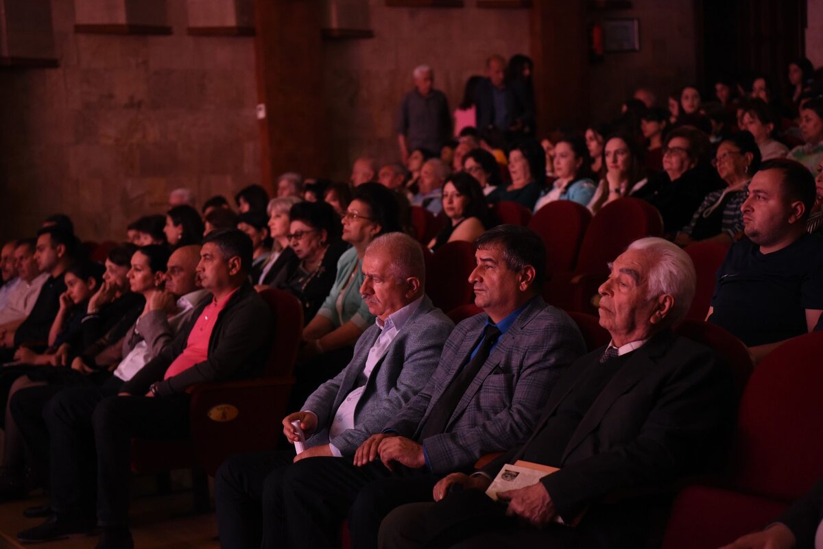 В Степанакерте отметили 75-летие со дня рождения поэта Вардана Акопяна. Фоторяд