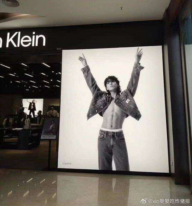 Реклама кельвин кляйн с чонгуком. Чонгук Кельвин Кляйн. Чонгук Calvin Klein. Чонгук рекламировал трусы Кельвин. Реклама от Чонгука Кевин Клейн.