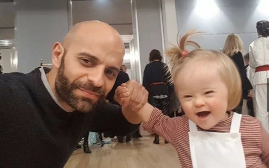  Так часто бывает, что мужчины в наше время отчаиваются найти "ту единственную". Время такое.-3