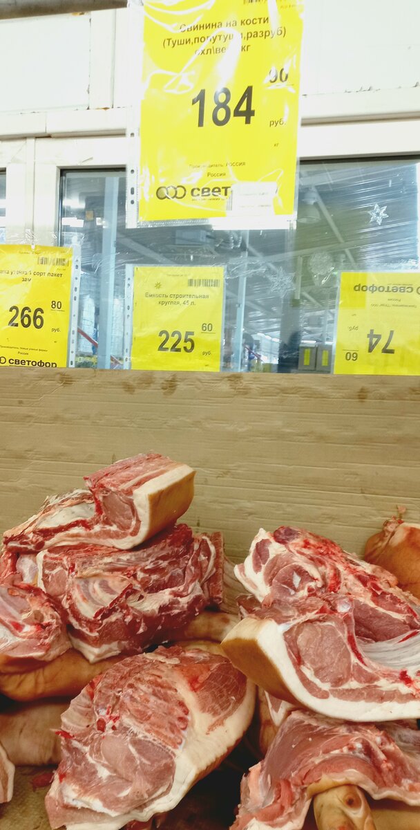 Один минус, в Светофоре всегда мясо со шкурой. 