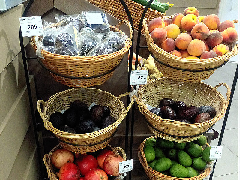 Пластиковая упаковка в магазине есть, но ее меньше чем в Пятерочке