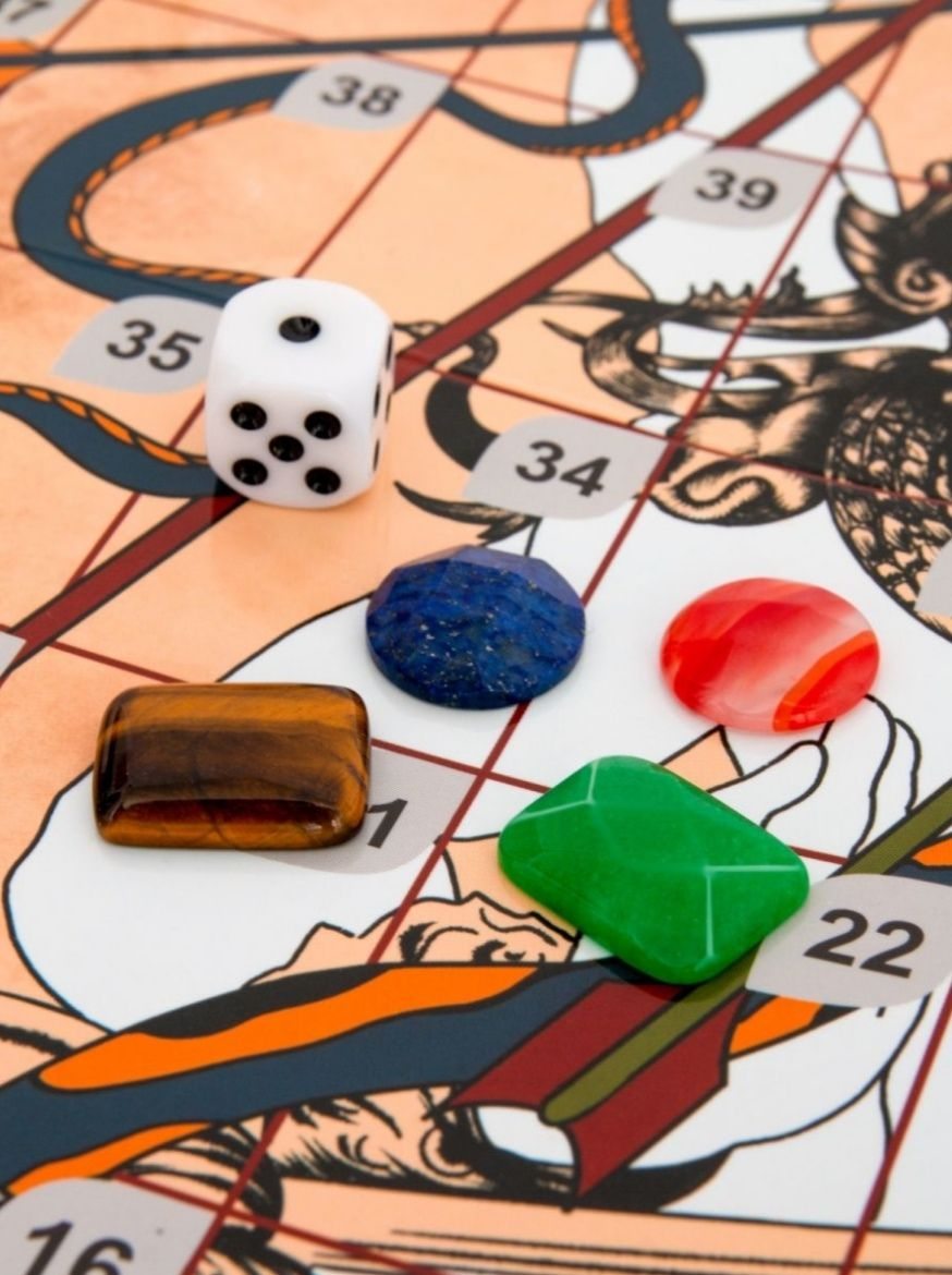 Кубик и фишки для игры