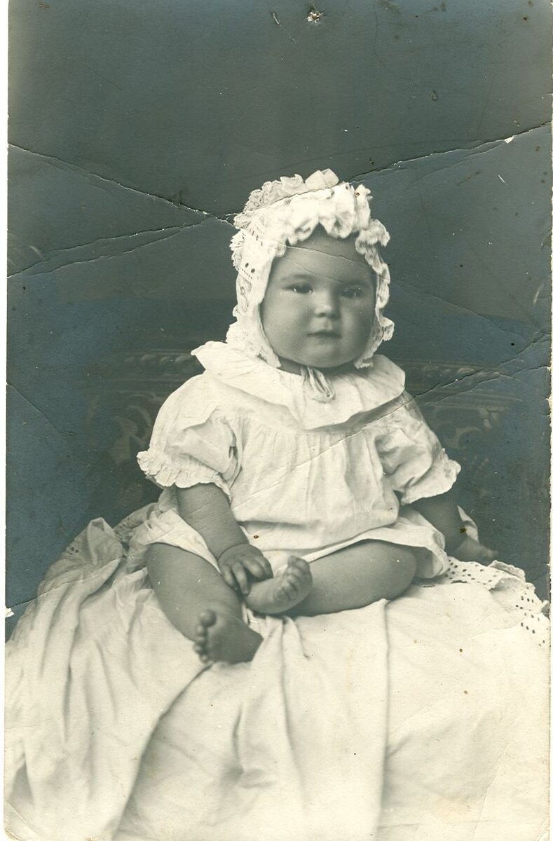 Девочка в чепце