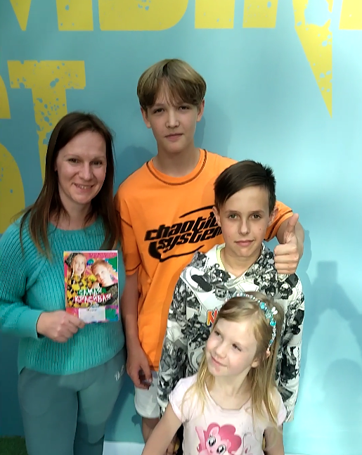 Уходим в отрыв) На фото Алиса Класс, Мирон и Илья Глазунов