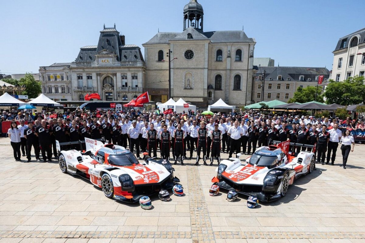    Команда Toyota Gazoo Racing на «24 часах Ле-Мана» сезона-2023Фото: FIA WEC