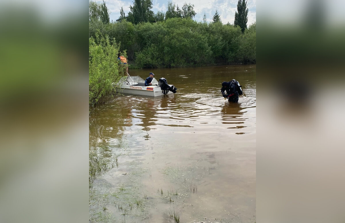 Парень в реке
