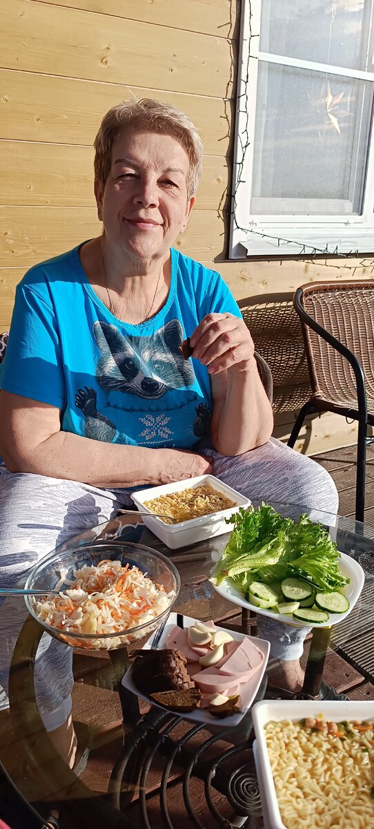 Не все же время изыски. Вот такой ужин - тоже все очень вкусно!