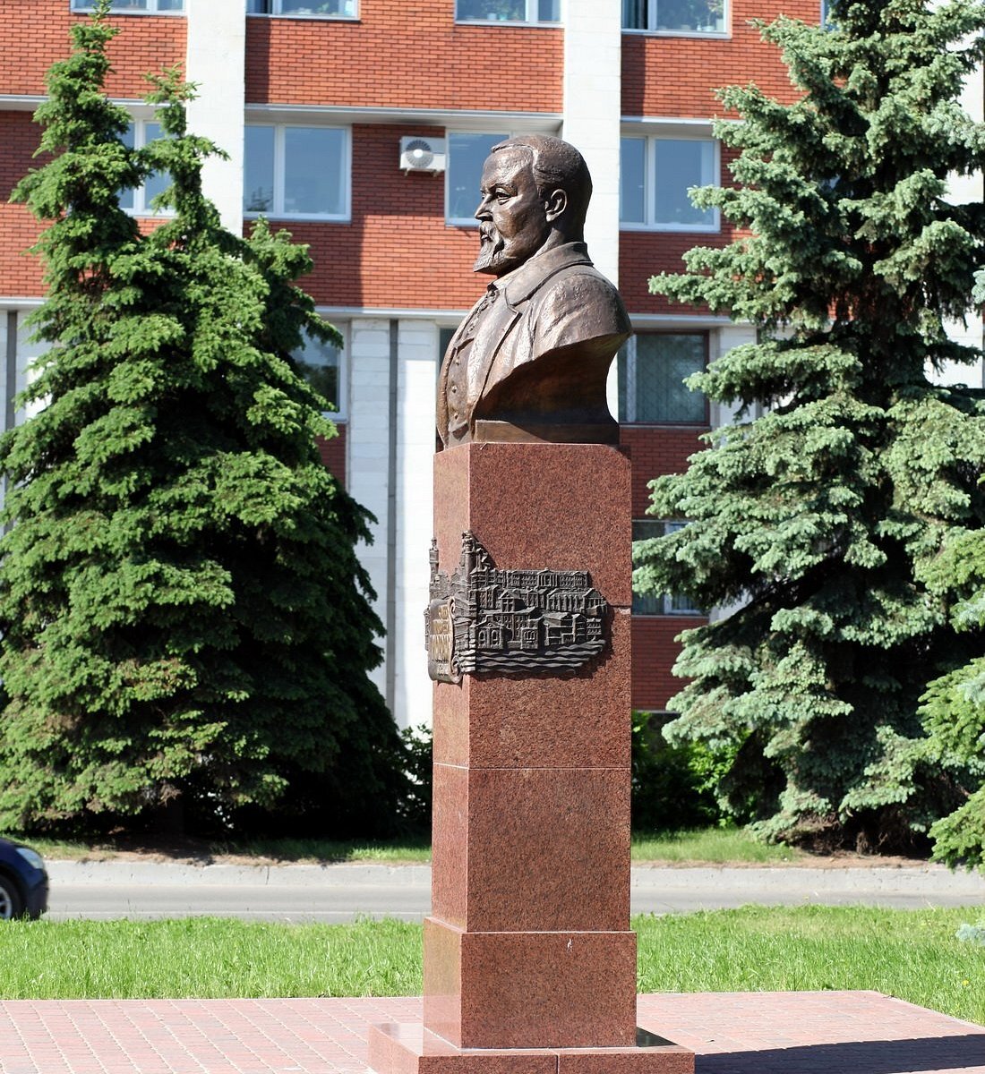 Барельеф на бюсте Саввы Морозова 