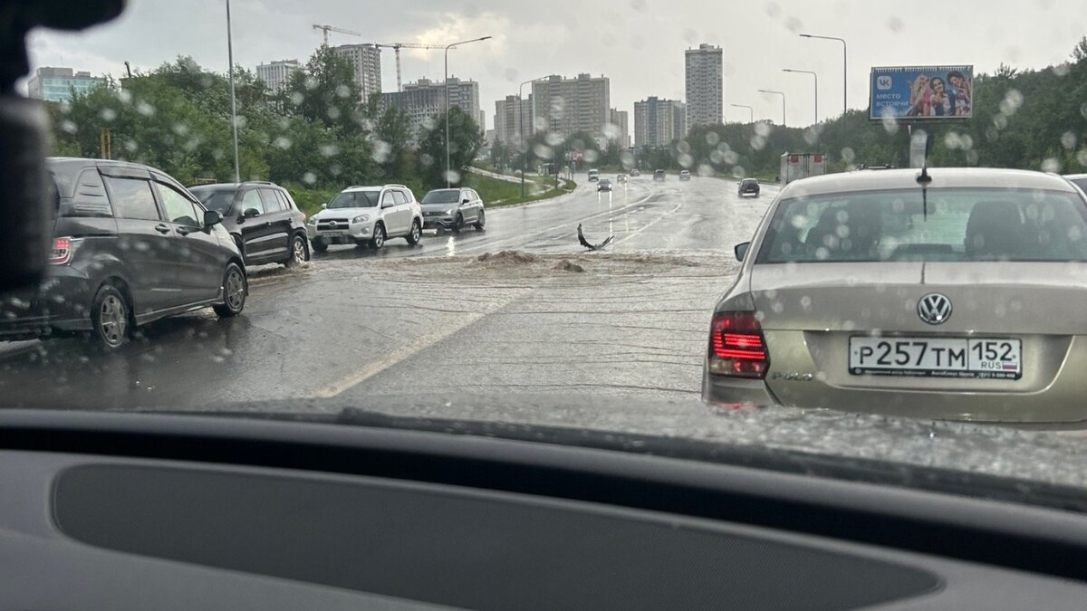     Прорыв трубы произошел на одной из трасс Нижнего Новгорода 9 июня. О неприятном происшествии очевидцы рассказали в соцсетях.