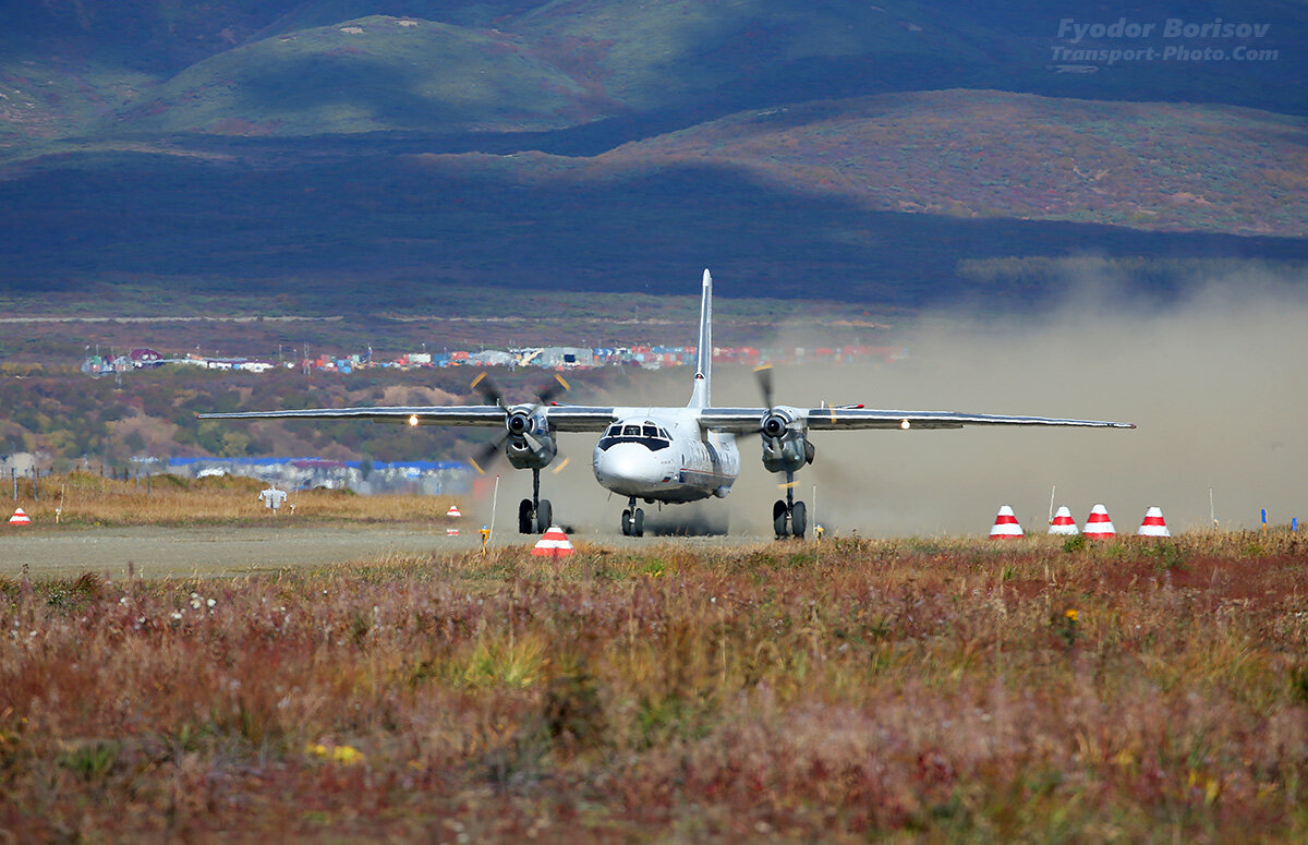 1. Вот те самые грунтовые полосы, о которых я говори выше. Тиличики - узловой аэропорт севера Камчатки. 