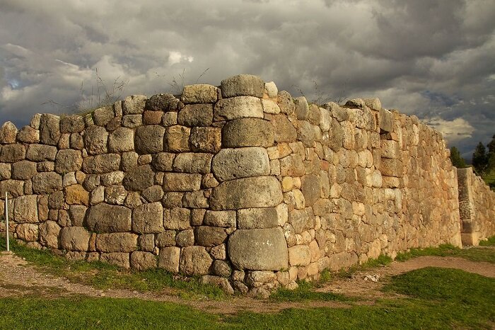Загадка полигональной кладки давно раскрыта. /Фото: wikipedia.org