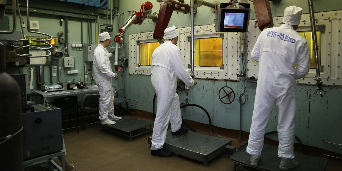 Работа с радиоактивными материалами в "горячих" камерах ФГУП "ПО Маяк"
Source: https://strana-rosatom.ru/wp-content/uploads/2020/04/Маяк-1200x600.jpg