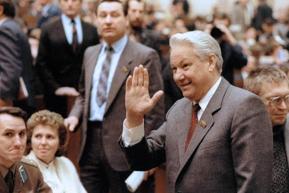 Россия в период ельцина. Ельцин 1992. Ельцин 1990. Ельцин на съезде народных депутатов. Ельцин 12 июня 1990.