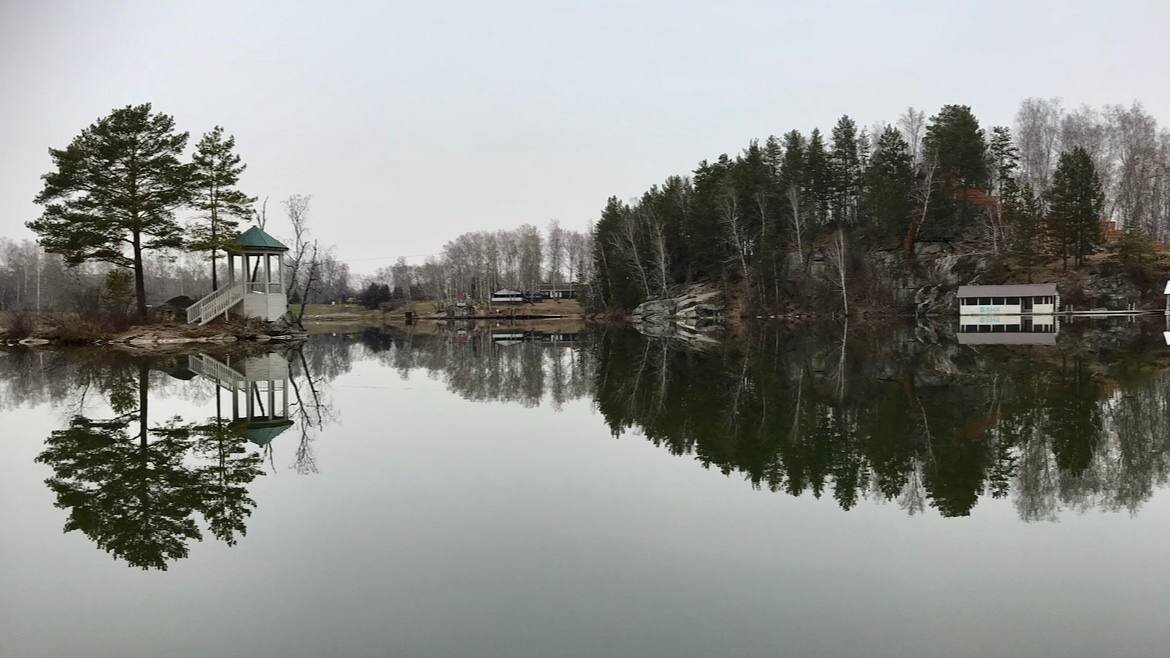 Озеро Ая, моя первая "зеркальная" фотография. Она долго стояла на заставке ноутбука. 