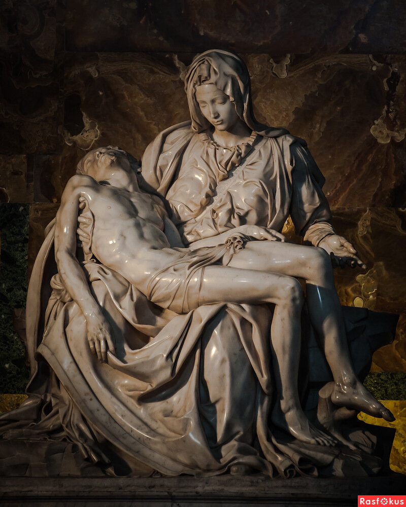 «Оплакивание Христа», или «Ватиканская Пьета» Микеланджело Буонарроти.