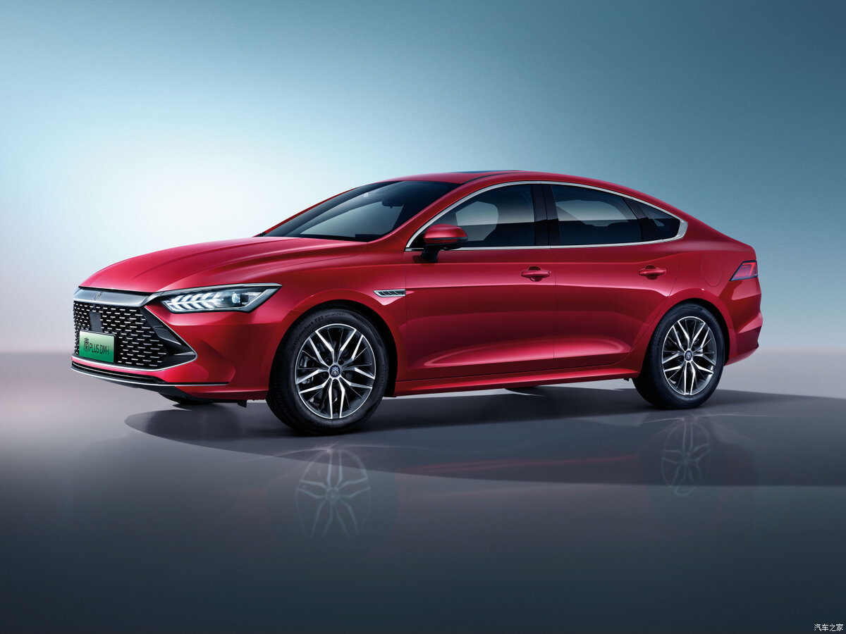 Авто потребляет всего 3,8 литра топлива на 100 км в цикле смешанного пробега, демонстрируя лучшую эффективность расхода топлива в списке китайских электромобилей. 