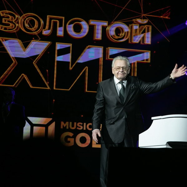     Парад звёзд на «Золотом хите 2023»: Лариса Долина, Люся Чеботина, Юрий Антонов, Ольга Бузова и «Зодчие» получили награды