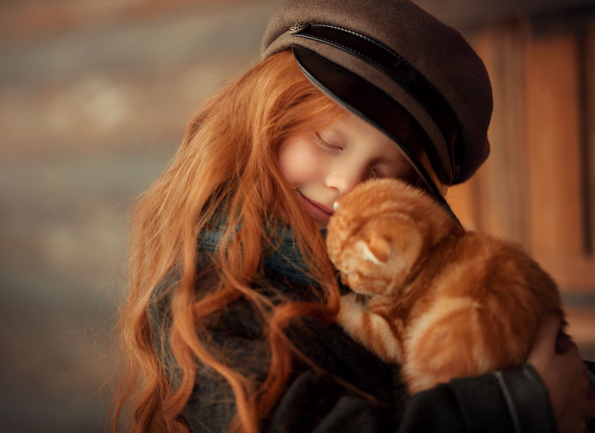 Девочка и котенок, иллюстративное фото из Яндекс.Картинок
