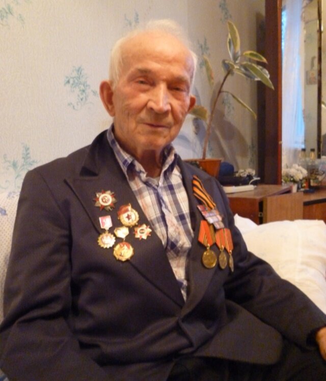    Евгений Николаевич Журавлев, шофер 57 автополка 1-го Белорусского фронта, на фронт попал 18-летним, а День Победы встретил в Польше. Фото: Из архива/ Венера Вольская