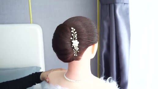 Изысканная причёска с французским пучком. Причёска на свадьбу, свадебная прическа невесты. Причёска на длинные волосы. Прическа на выпускной