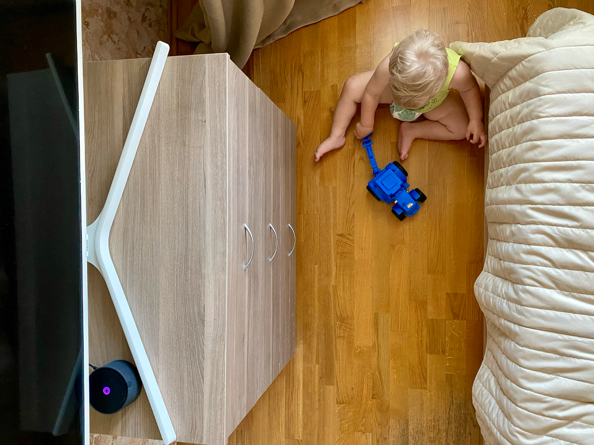 Если спросить его, кто это, указывая на колонку, он ответит «Аи» :)