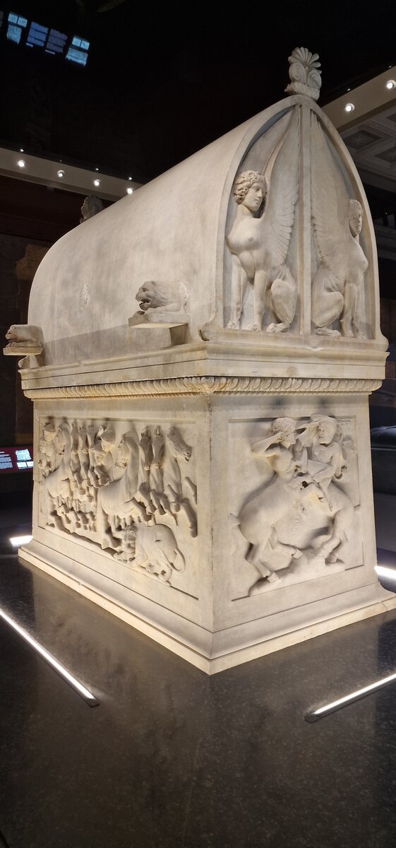 Греческий саркофаг для целой семьи