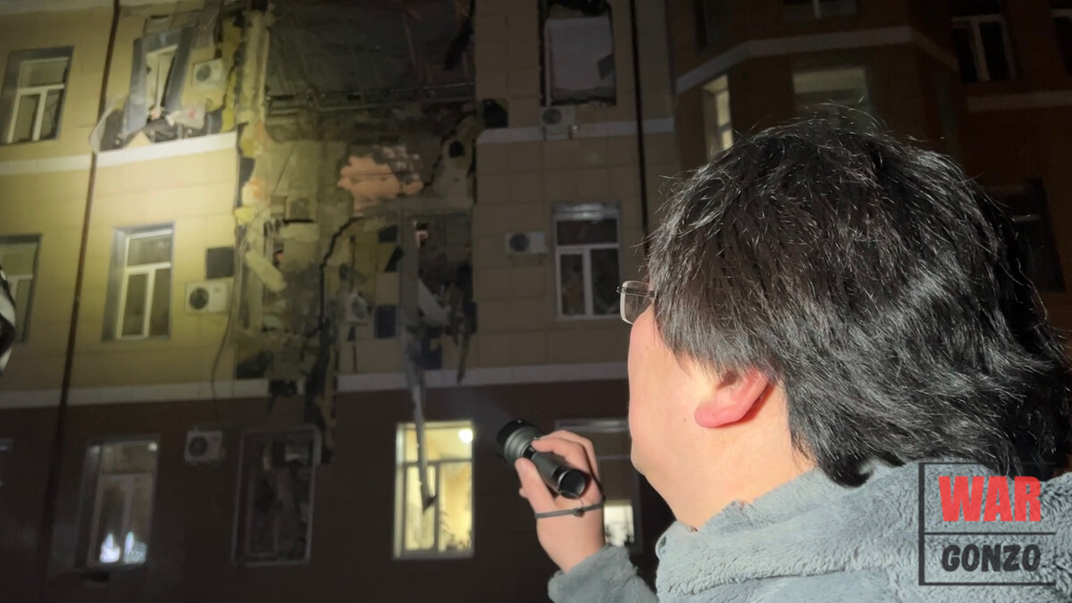 Бадма показывает последствия удара РСЗО по больничному городку в Калининском районе города Донецка