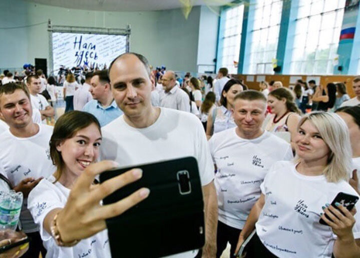    Денис Паслер поздравил оренбуржцев с Днем молодежи Кристина Просвиркина