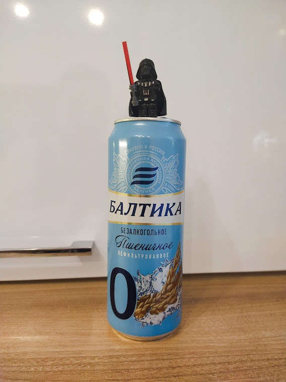 Странно для безалкашки выбирать синий цвет)))