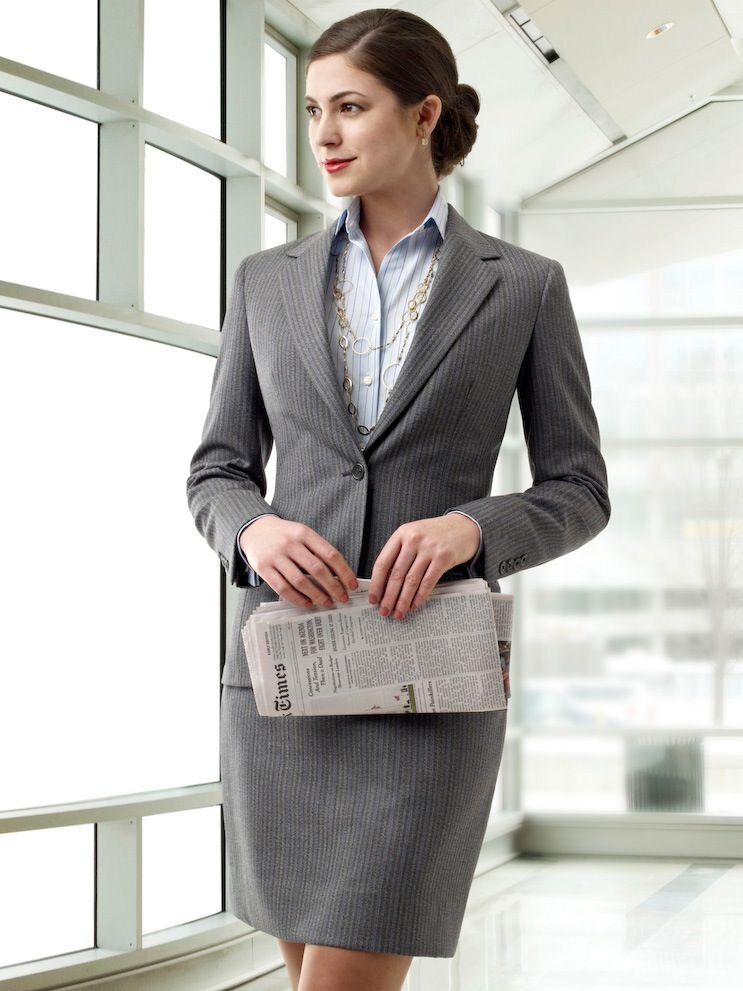  Юля позвонила подруге через несколько дней. -Вер, привет! Как дела?  -Привет. Как всегда, Сережа в садике, я дома. -Вер, у нас ЧП на работе, выручай... -Я?