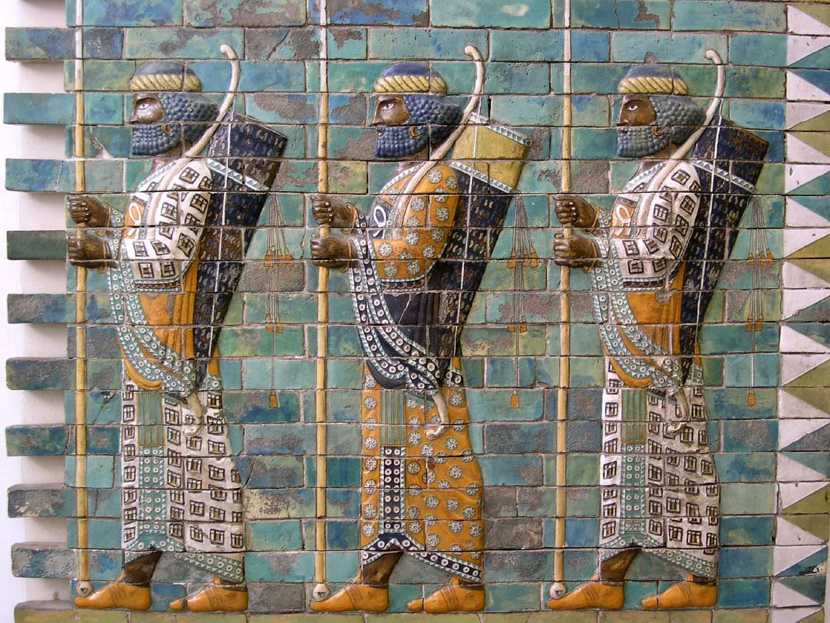 Персидские лучники во дворце Дария в Сузах. Экспонируется в Пергамском музее / Переднеазиатском музее в Берлине.