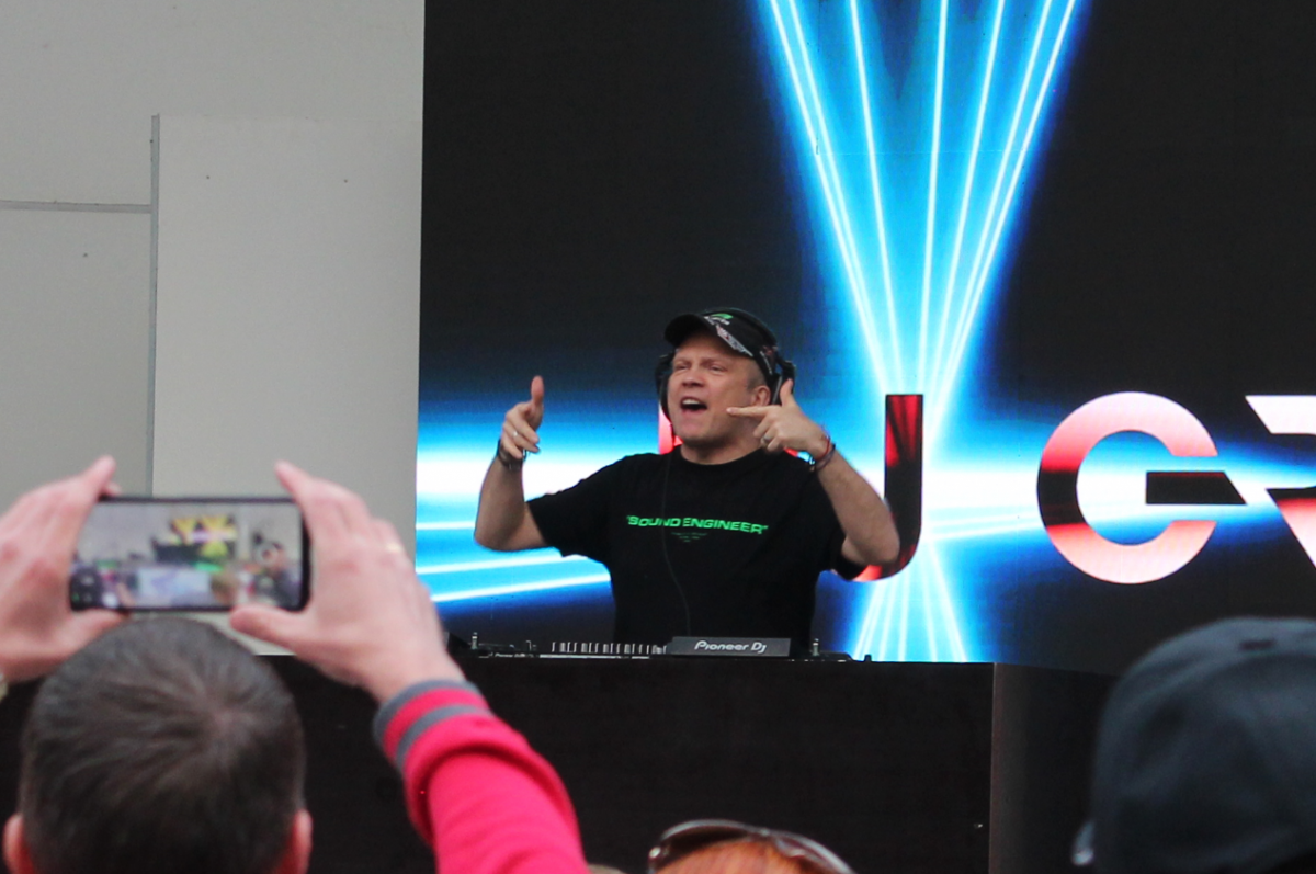    DJ Грув выступил в Новосибирске в День города