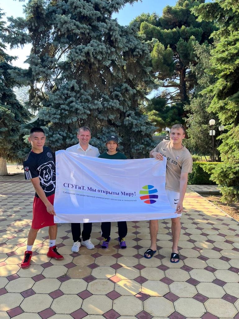 Спортсмены СГУГиТ и Теплухин Евгений Иванович - заведующий КФК