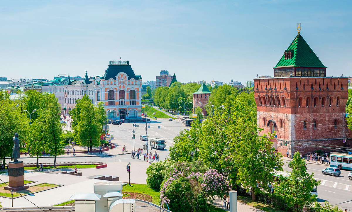 Учреждения нижнего новгорода. Площадь Минина и Пожарского. Площадь Минина Нижний Новгород. Нижний Новгород площадминина и Пожарского. Нижний Новгород площади Нижнего - площади Минина и Пожарского.