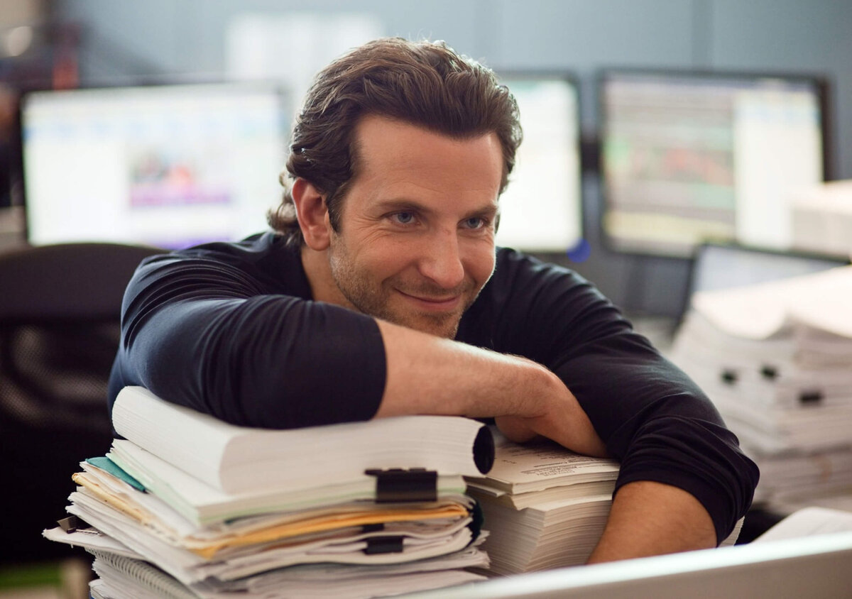 Копирайтные тролли выкладывают в сеть контент в качестве приманки, затем отслеживают скопировавших его пользователей и отсуживают у них внушительные компенсации. Кадр: фильм «Области Тьмы»