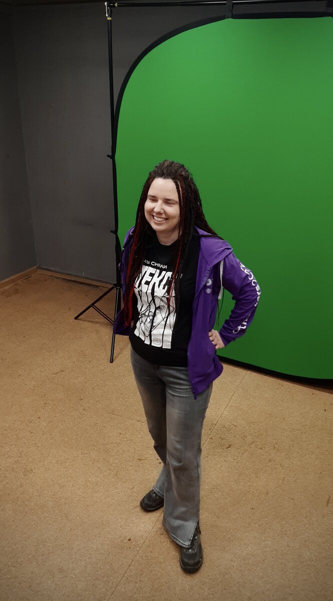 Стою смущаюсь, вид сверху