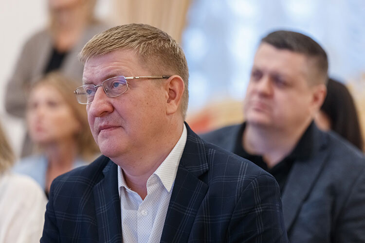    Идею места поддержал замминистра строительства, архитектуры и ЖКХ РТ Владимир Кудряшев. «Если говорить о локации, это место как раз предназначено для Соборной мечети города Казани»