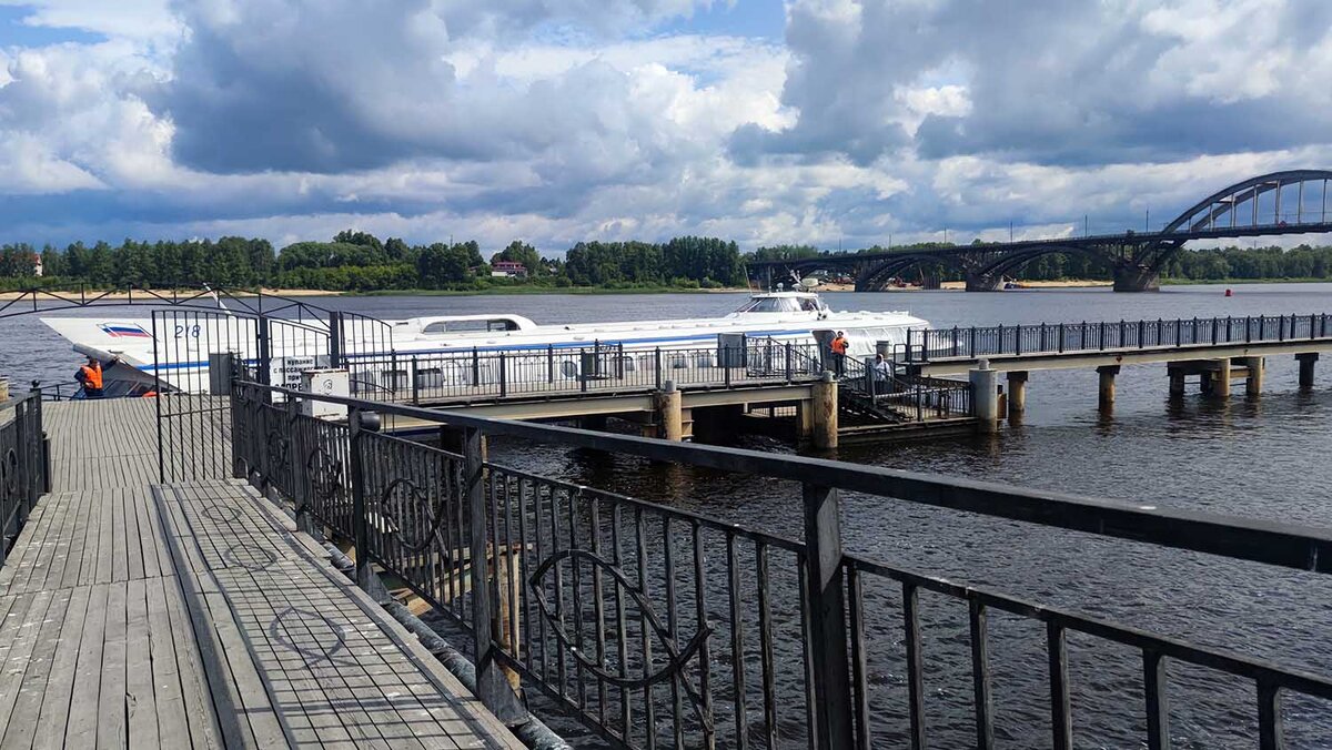 "Метеор" на причале в Рыбинске.